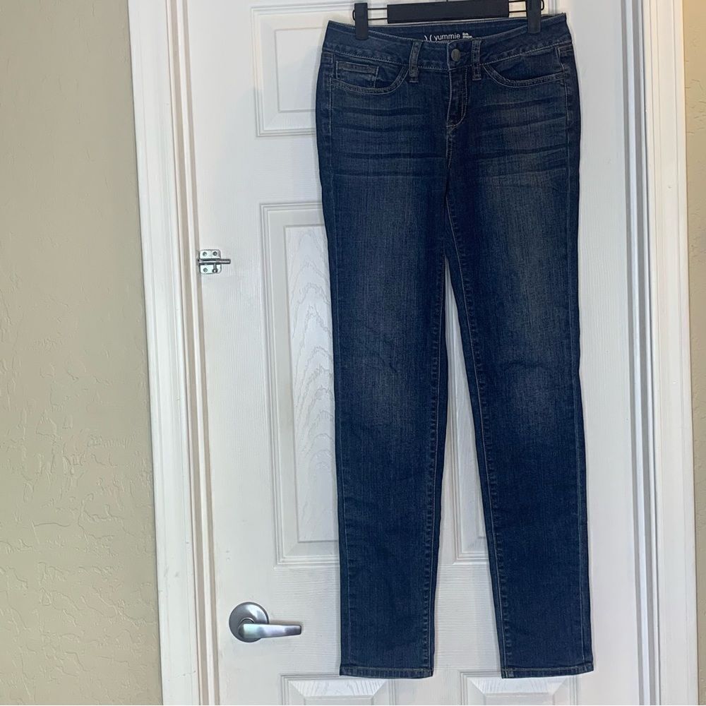Yummie Skinny Leg Jeans. Size:27